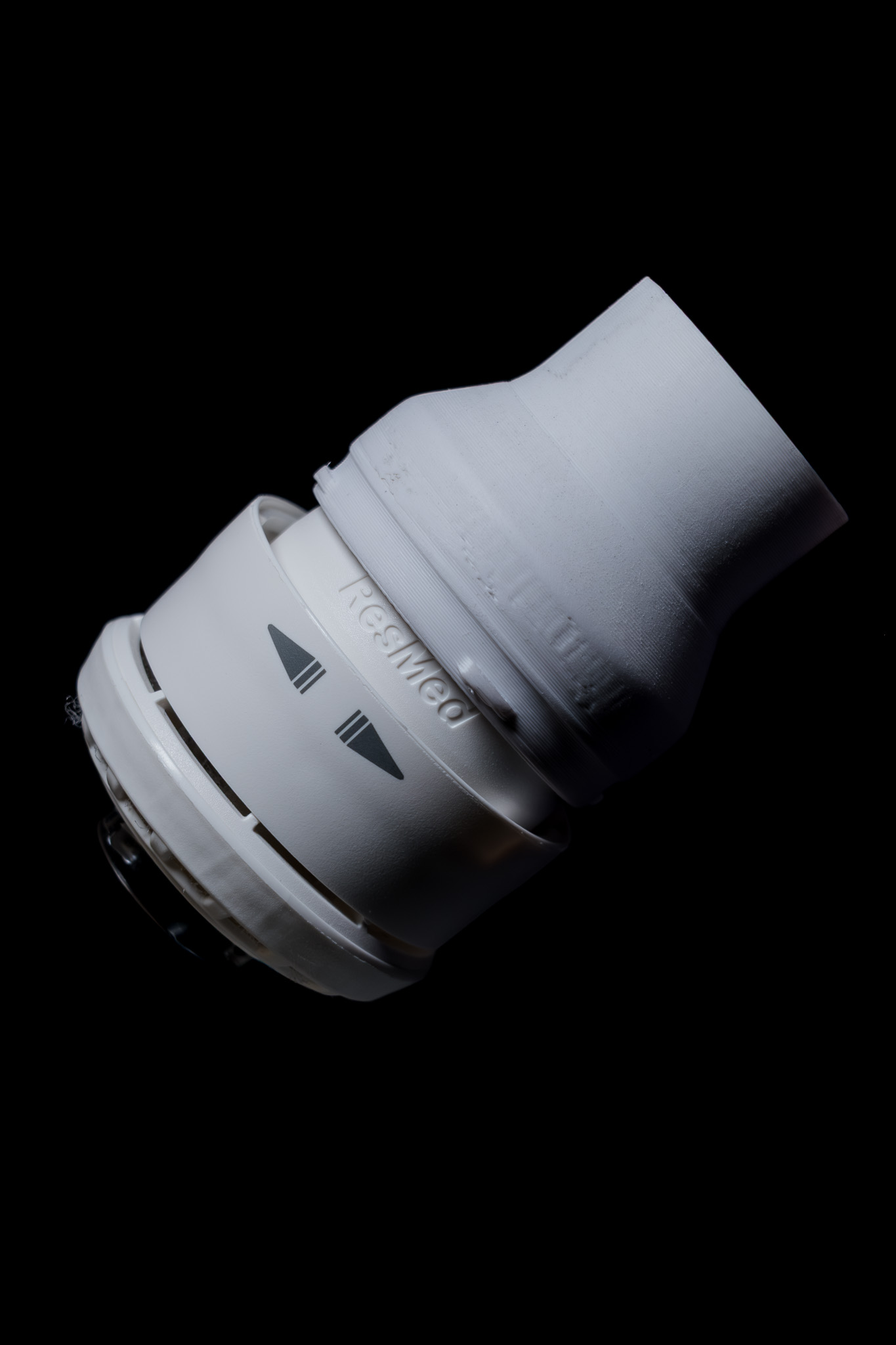 The adapter connected between the mask's elbow and standard CPAP hose