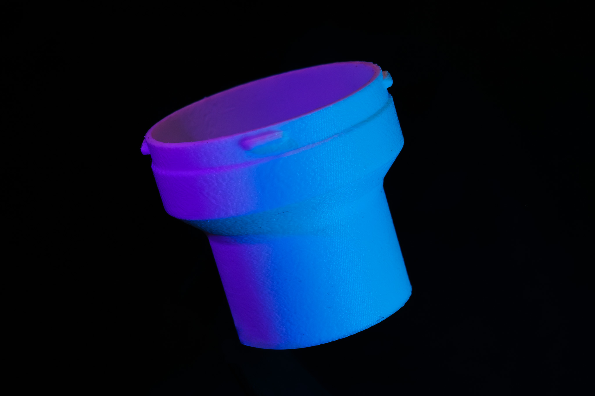 The adapter showing both connection diameters